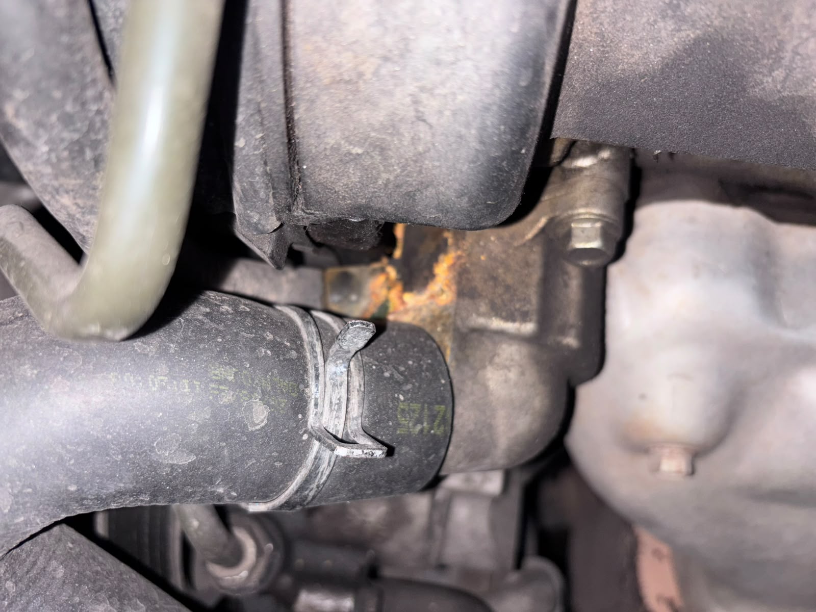 Fuga de refrigerante en manguera revisada en AUTOTLAN Ixtapaluca