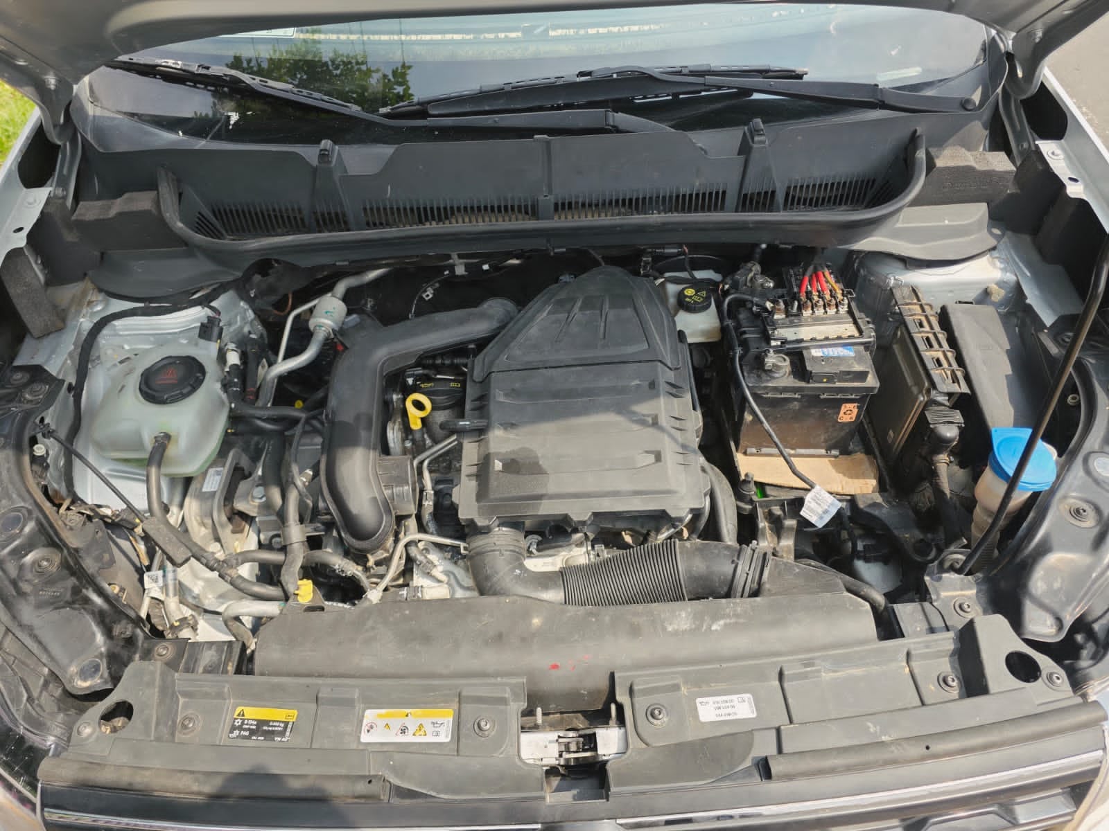 Revisión del compartimento del motor en el taller AUTOTLAN, Ixtapaluca