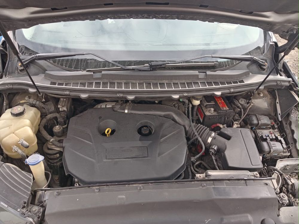 Motor EcoBoost revisado en el taller mecánico AUTOTLAN