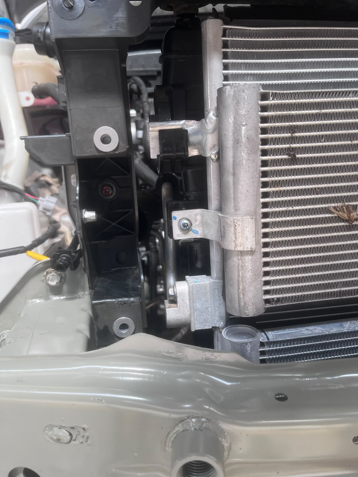 Montaje de radiador en una reparación del sistema de enfriamiento, AUTOTLAN Ixtapaluca