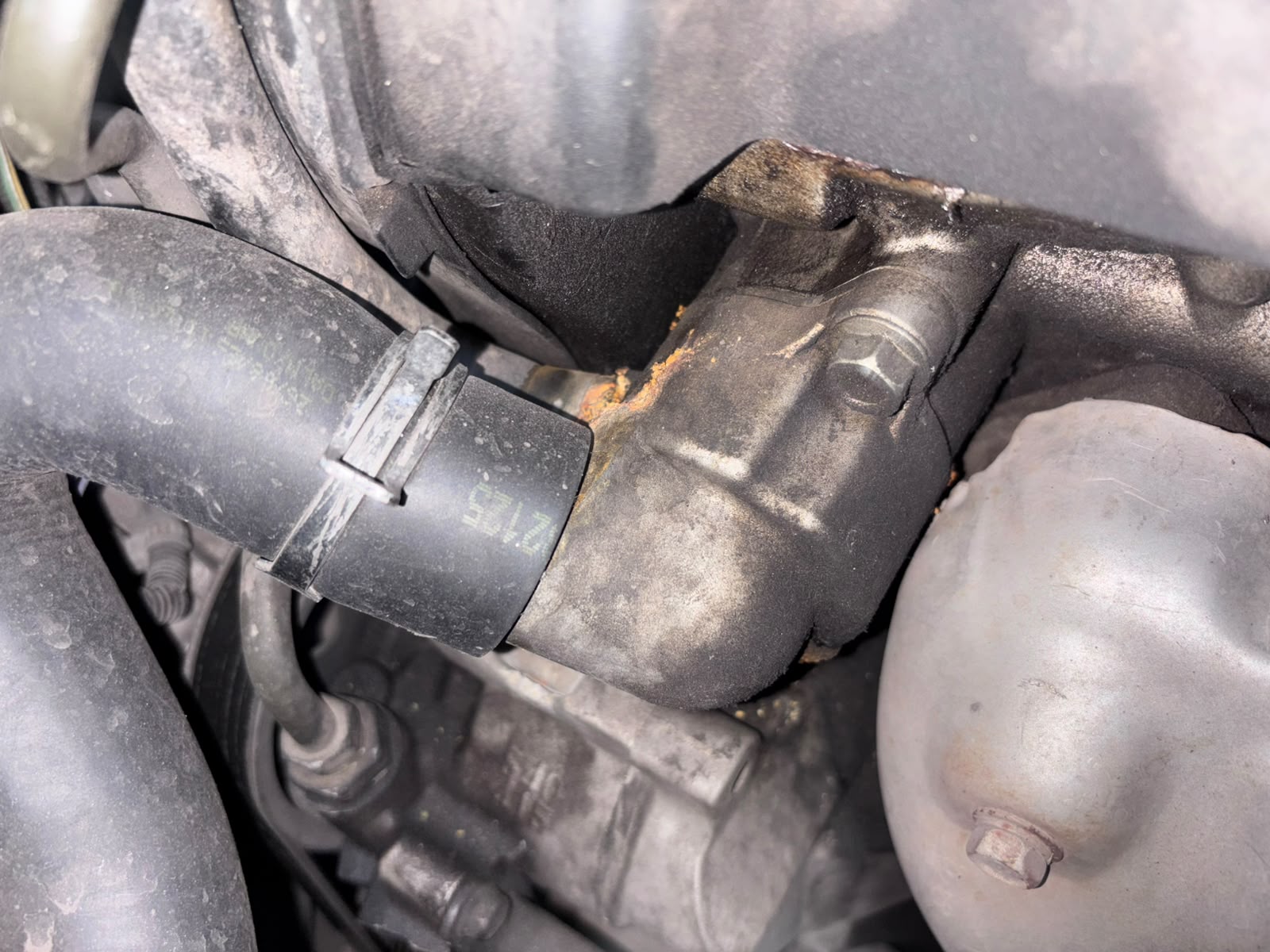 Fuga en manguera de refrigeración detectada en AUTOTLAN